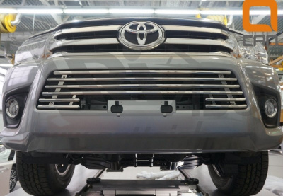 Toyota Hilux (15–) Решетка переднего бампера, нерж. d16