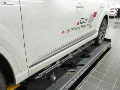 Audi Q7 (15–) Пороги OEM